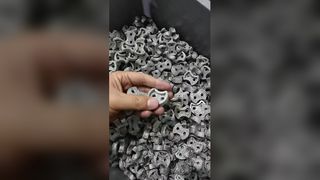 Δύσκολες ατάκες; Μπάλες από ανοξείδωτο μαλλί καθαρίζονται γρήγορα!