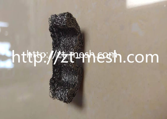 Εύκαμπτο πλεκτό παρέμβυσμα από συρμάτινο πλέγμα σχεδιασμένο για να αντέχει τη θερμική διαστολή και τη μηχανική καταπόνηση σε βιομηχανικά συστήματα