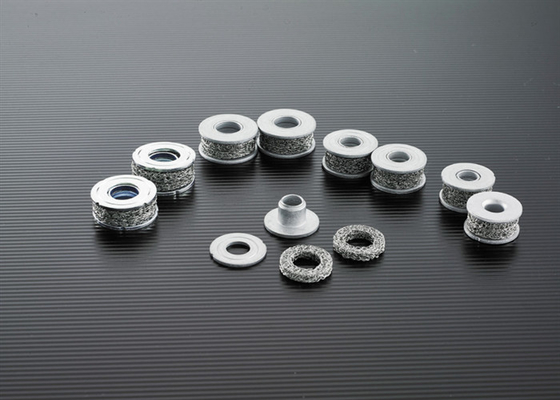 Το μέταλλο γύρω από τη μορφή Sus δαχτυλιδιών έπλεξε το στόλισμα πλέγματος καλωδίων που συμπιέστηκε για τη μηχανή οχημάτων